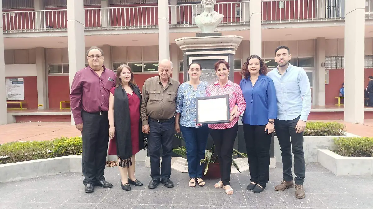 En la Facultad de Medicina, rinden homenaje al Dr. Alberto Romo Caballero Antonio Campos (2)